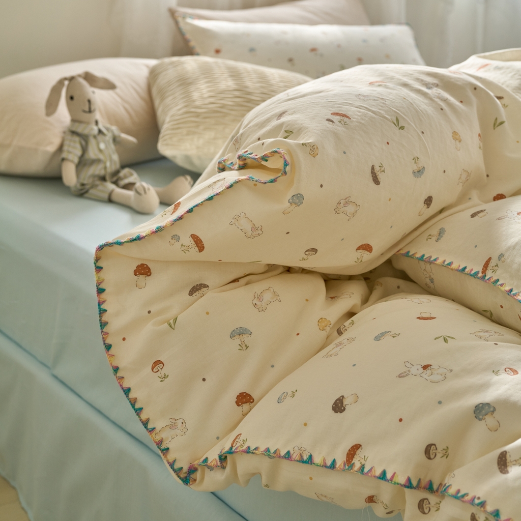 91家纺网 家纺一手货源 找家纺 洋铭区（原狠狠爱） 2025新款A类全棉双层纱四件套 蘑菇兔兔