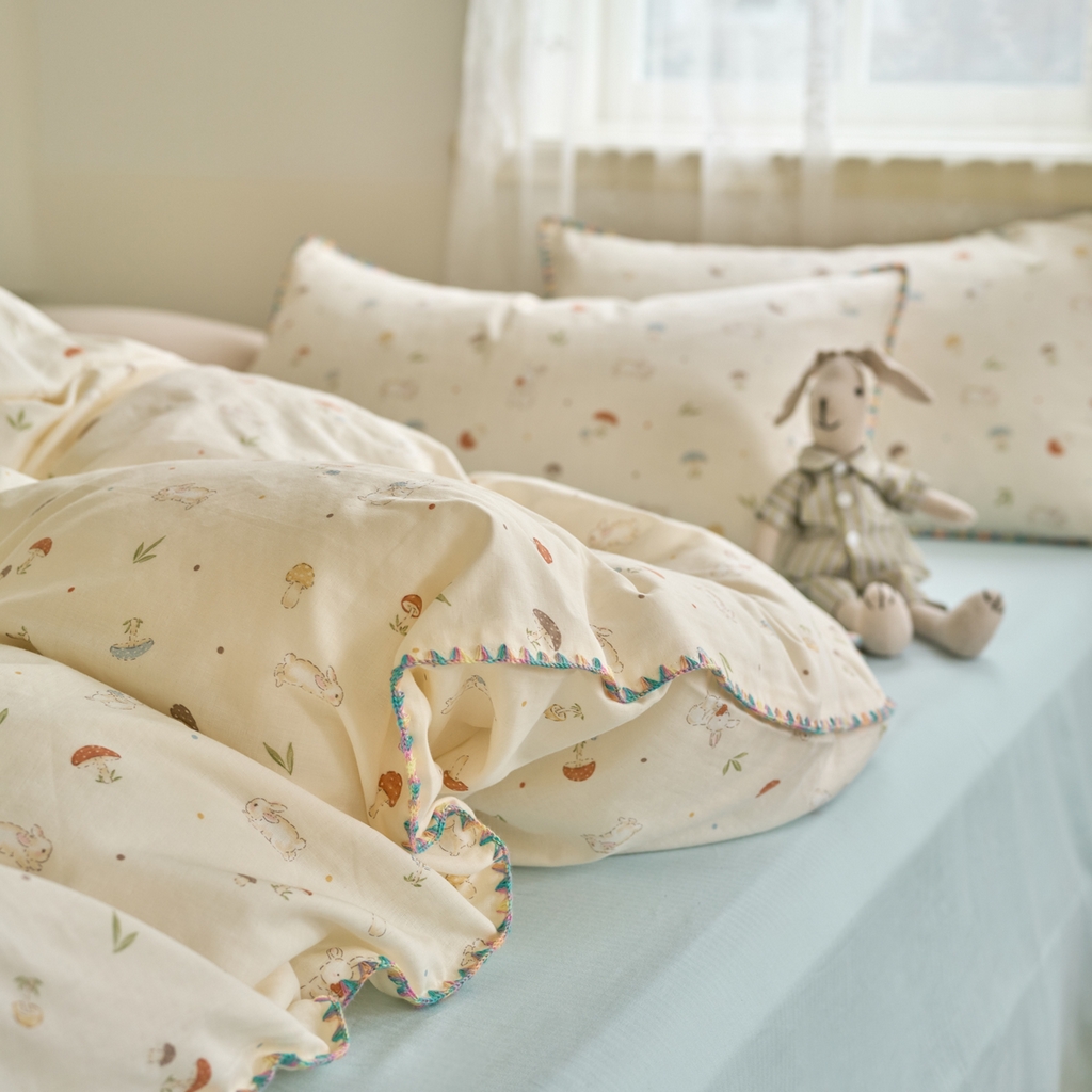 91家纺网 家纺一手货源 找家纺 洋铭区（原狠狠爱） 2025新款A类全棉双层纱四件套 蘑菇兔兔