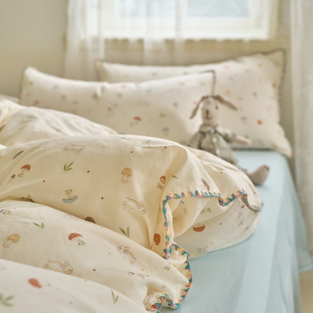 91家纺网 家纺一手货源 找家纺 洋铭区（原狠狠爱） 2025新款A类全棉双层纱四件套 蘑菇兔兔