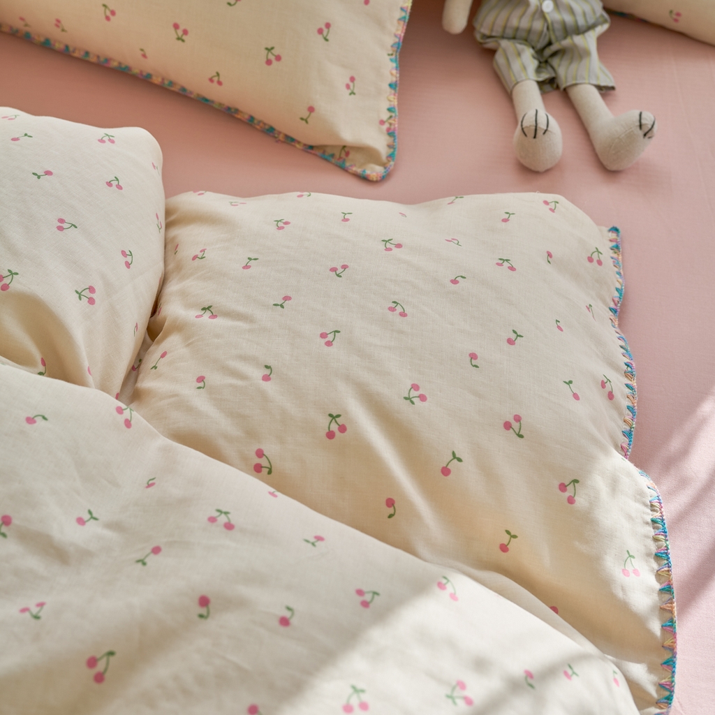 91家纺网 家纺一手货源 找家纺 洋铭区（原狠狠爱） 2025新款A类全棉双层纱四件套 豆豆樱桃