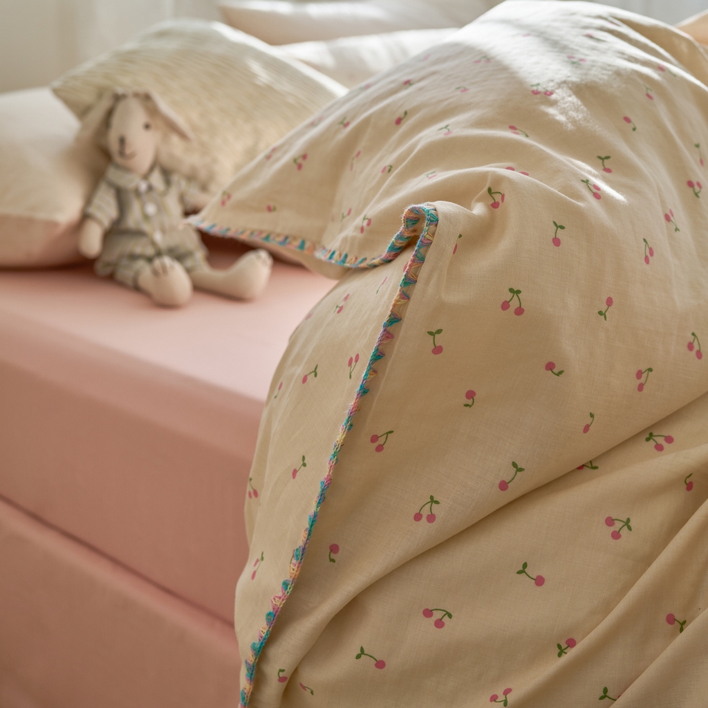 91家纺网 家纺一手货源 找家纺 洋铭区（原狠狠爱） 2025新款A类全棉双层纱四件套 豆豆樱桃