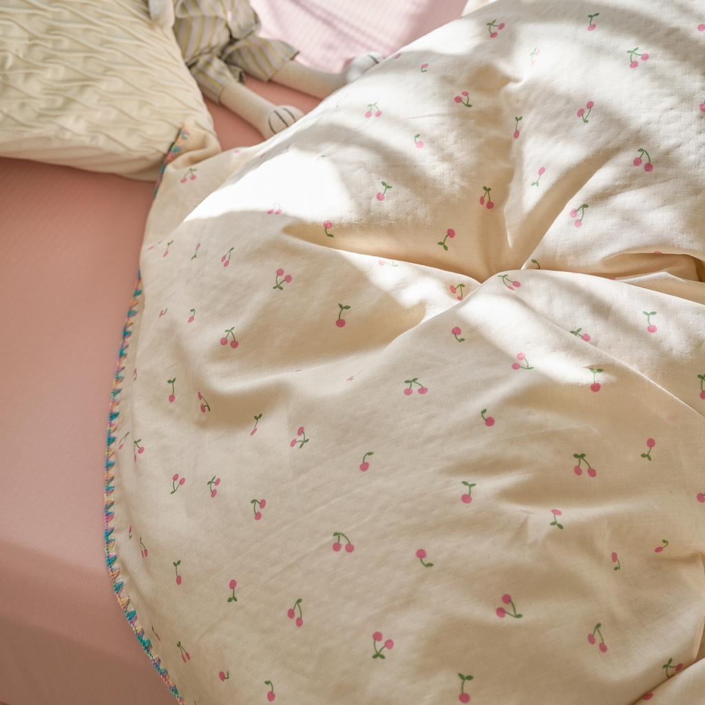 91家纺网 家纺一手货源 找家纺 洋铭区（原狠狠爱） 2025新款A类全棉双层纱四件套 豆豆樱桃