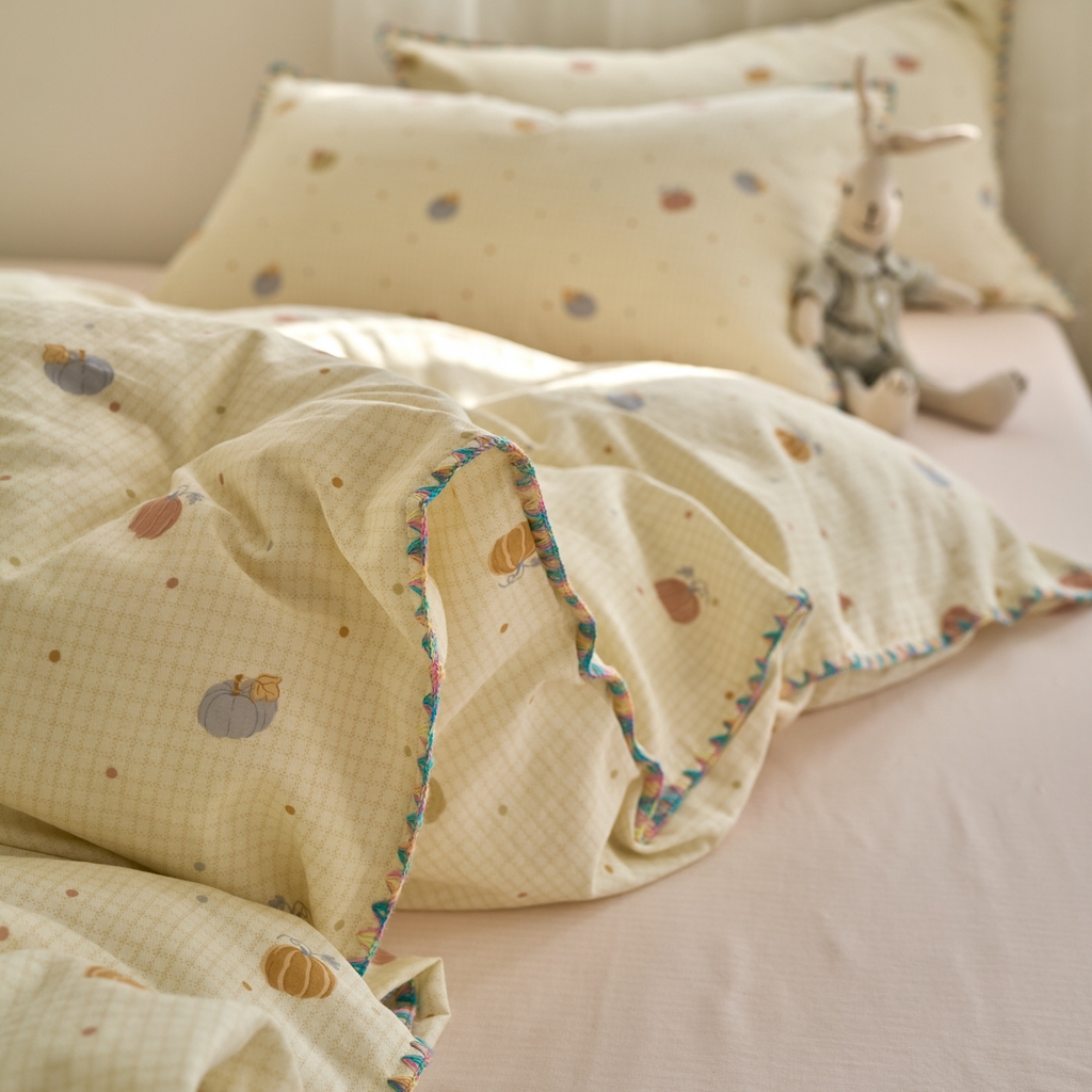 91家纺网 家纺一手货源 找家纺 洋铭区（原狠狠爱） 2025新款A类全棉双层纱四件套 点点南瓜