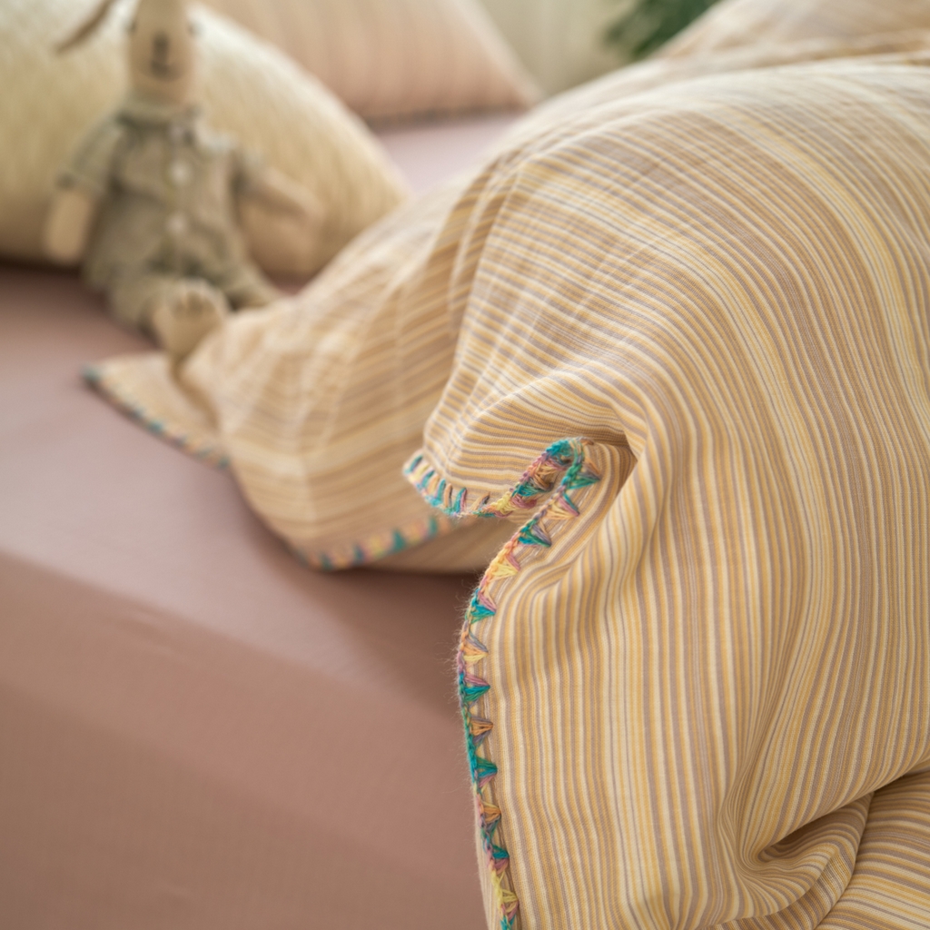 91家纺网 家纺一手货源 找家纺 洋铭区（原狠狠爱） 2025新款A类全棉双层纱四件套 香芋小条