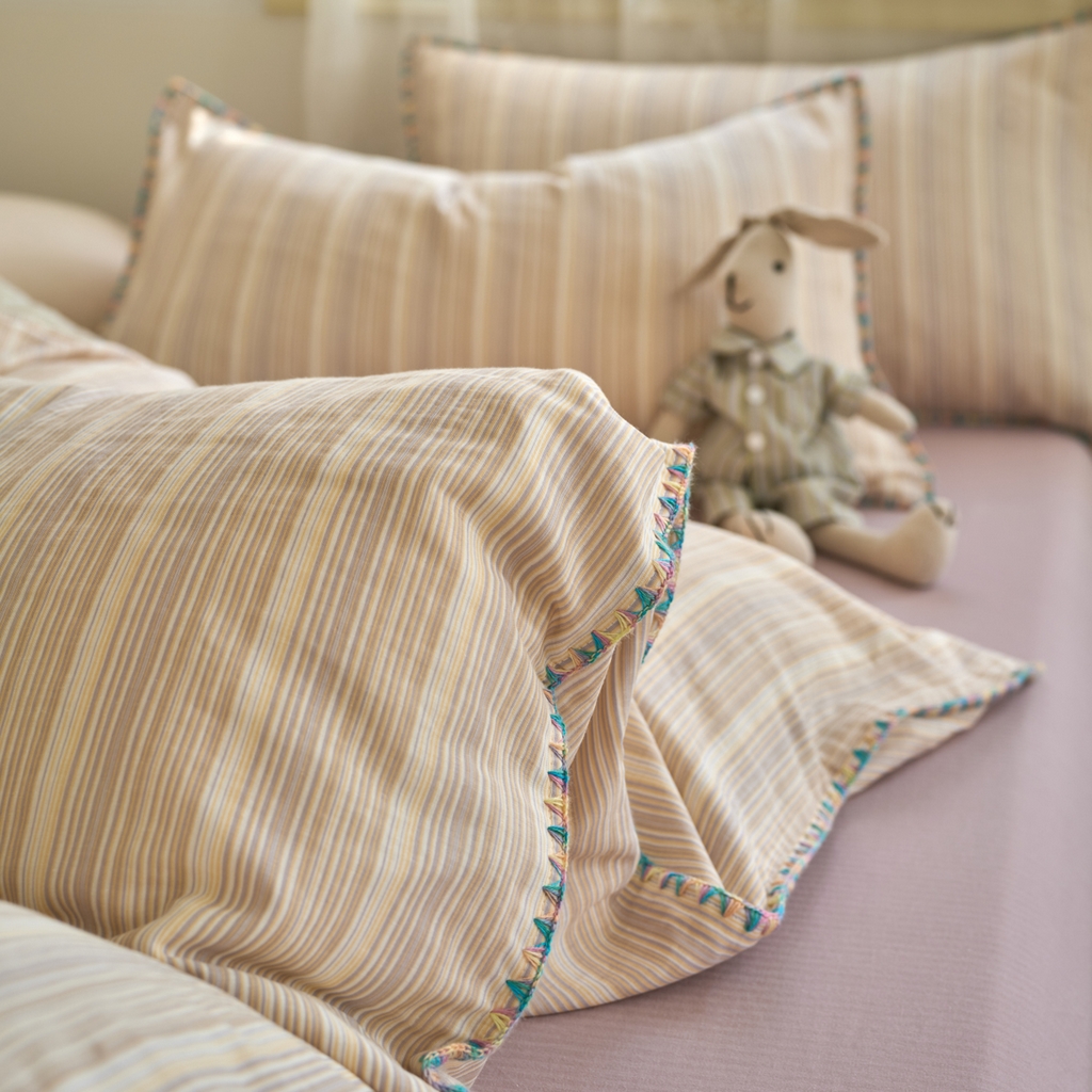 91家纺网 家纺一手货源 找家纺 洋铭区（原狠狠爱） 2025新款A类全棉双层纱四件套 香芋小条