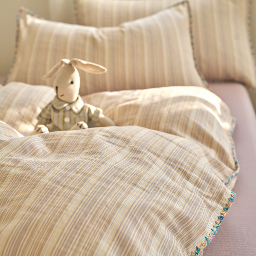 91家纺网 家纺一手货源 找家纺 洋铭区（原狠狠爱） 2025新款A类全棉双层纱四件套 香芋小条