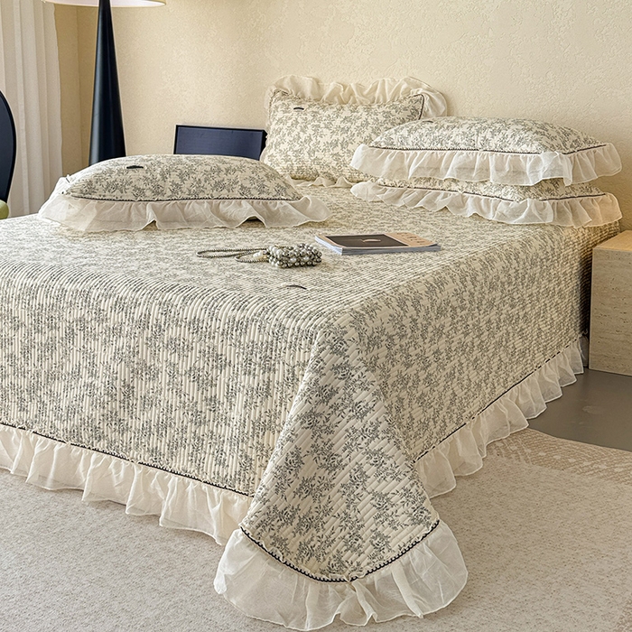 91家纺网 家纺一手货源 找家纺 蓝邻家纺 2025春夏新款全棉纯棉双层纱织带款床盖-场景二 床盖-瑞莎-深灰