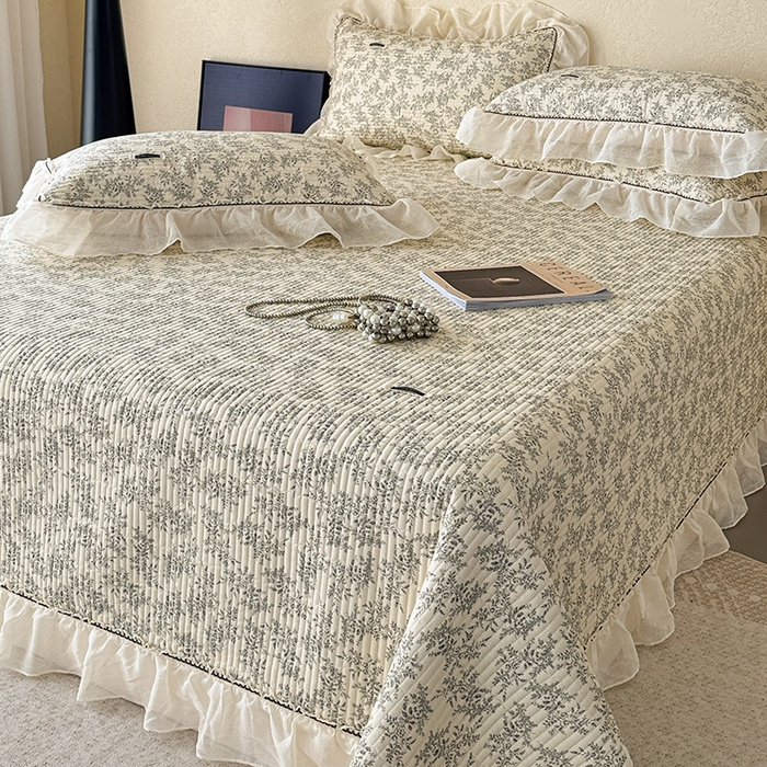 91家纺网 家纺一手货源 找家纺 蓝邻家纺 2025春夏新款全棉纯棉双层纱织带款床盖-场景二 床盖-瑞莎-深灰