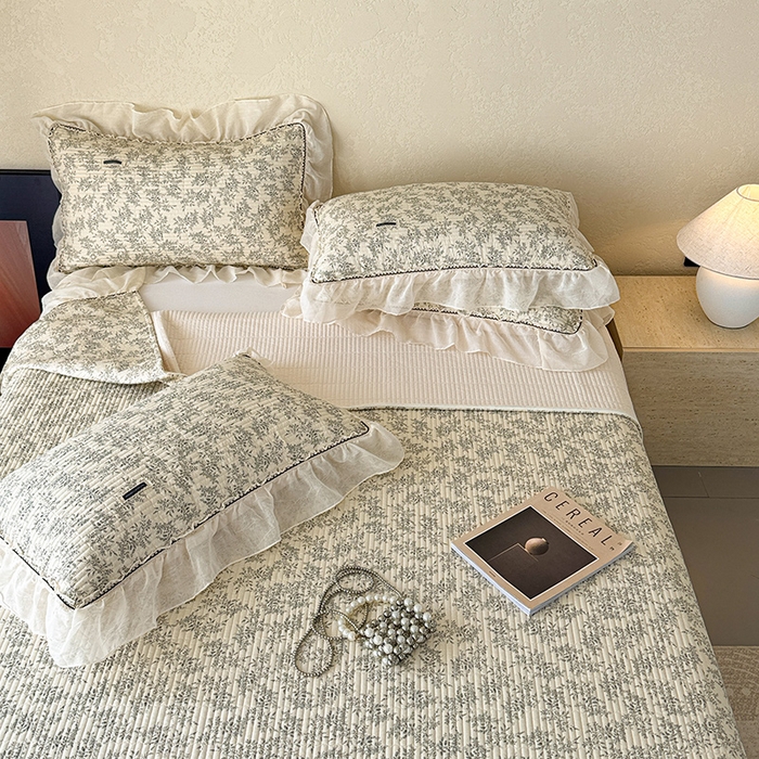 91家纺网 家纺一手货源 找家纺 蓝邻家纺 2025春夏新款全棉纯棉双层纱织带款床盖-场景二 床盖-瑞莎-深灰