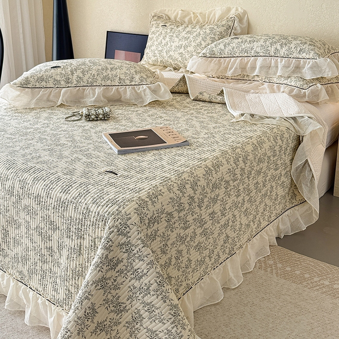 91家纺网 家纺一手货源 找家纺 蓝邻家纺 2025春夏新款全棉纯棉双层纱织带款床盖-场景二 床盖-瑞莎-深灰