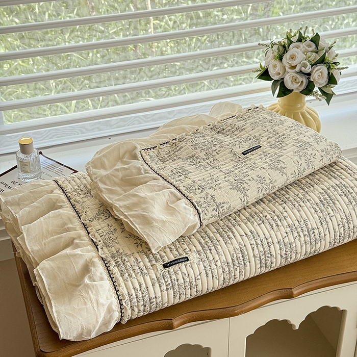 91家纺网 家纺一手货源 找家纺 蓝邻家纺 2025春夏新款全棉纯棉双层纱织带款床盖-场景二 床盖-瑞莎-深灰