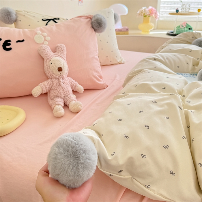 91家纺网 家纺一手货源 找家纺 多品家纺 2025新款ins奶油风刺绣枕套毛球款水洗棉四件套 梦幻甜心