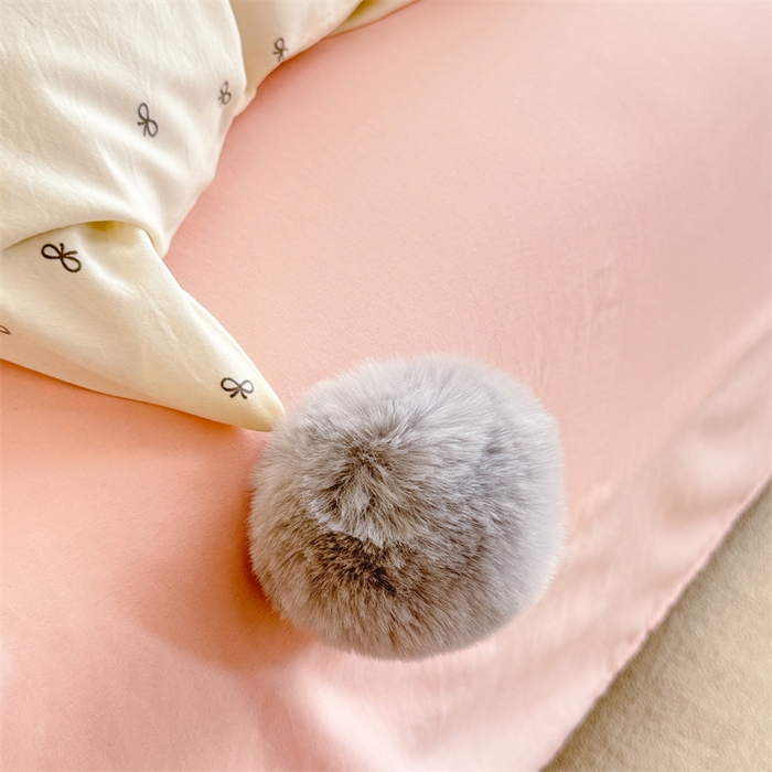 91家纺网 家纺一手货源 找家纺 多品家纺 2025新款ins奶油风刺绣枕套毛球款水洗棉四件套 梦幻甜心