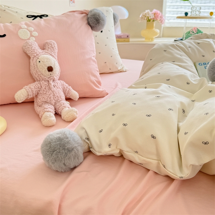 91家纺网 家纺一手货源 找家纺 多品家纺 2025新款ins奶油风刺绣枕套毛球款水洗棉四件套 梦幻甜心