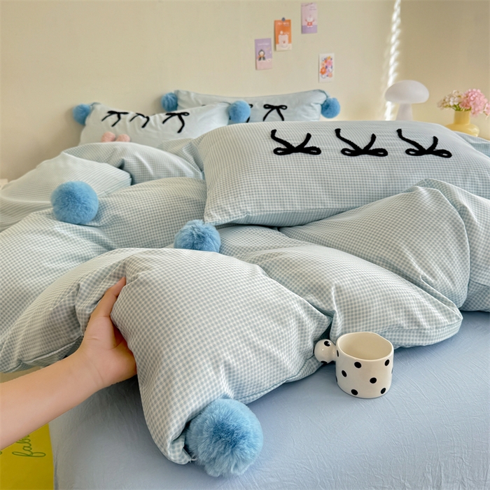 91家纺网 家纺一手货源 找家纺 多品家纺 2025新款ins奶油风刺绣枕套毛球款水洗棉四件套 月光恋语