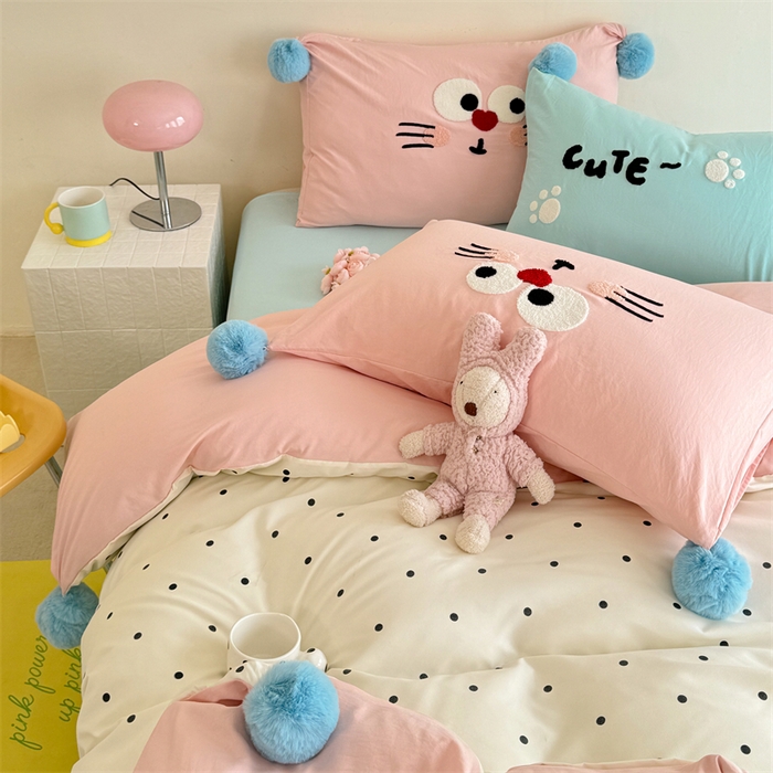 91家纺网 家纺一手货源 找家纺 多品家纺 2025新款ins奶油风刺绣枕套毛球款水洗棉四件套 洛熙