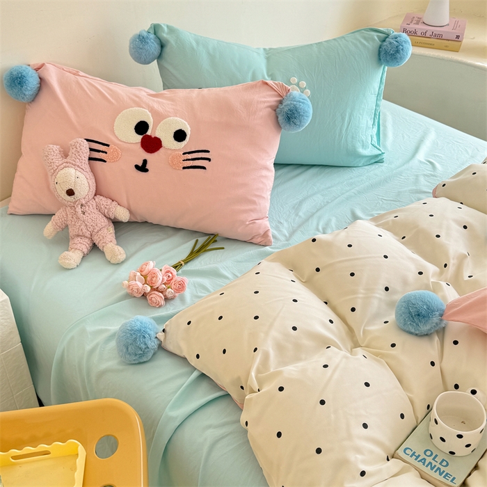 91家纺网 家纺一手货源 找家纺 多品家纺 2025新款ins奶油风刺绣枕套毛球款水洗棉四件套 洛熙