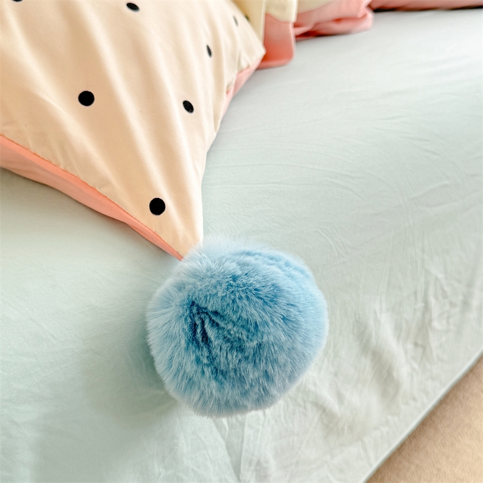 91家纺网 家纺一手货源 找家纺 多品家纺 2025新款ins奶油风刺绣枕套毛球款水洗棉四件套 洛熙