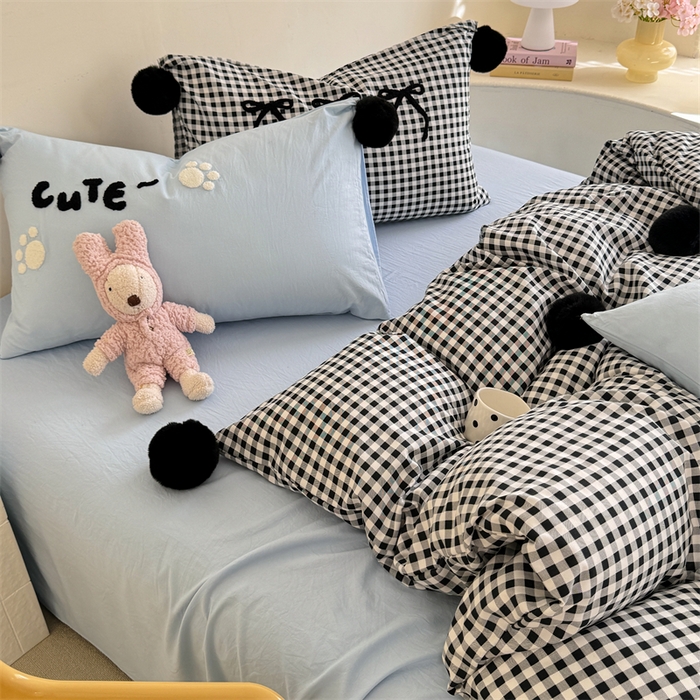 91家纺网 家纺一手货源 找家纺 多品家纺 2025新款ins奶油风刺绣枕套毛球款水洗棉四件套 卿本佳人