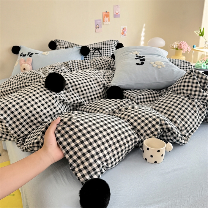 91家纺网 家纺一手货源 找家纺 多品家纺 2025新款ins奶油风刺绣枕套毛球款水洗棉四件套 卿本佳人