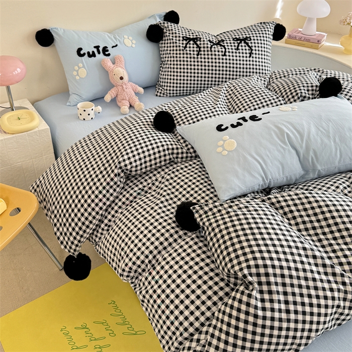 91家纺网 家纺一手货源 找家纺 多品家纺 2025新款ins奶油风刺绣枕套毛球款水洗棉四件套 卿本佳人