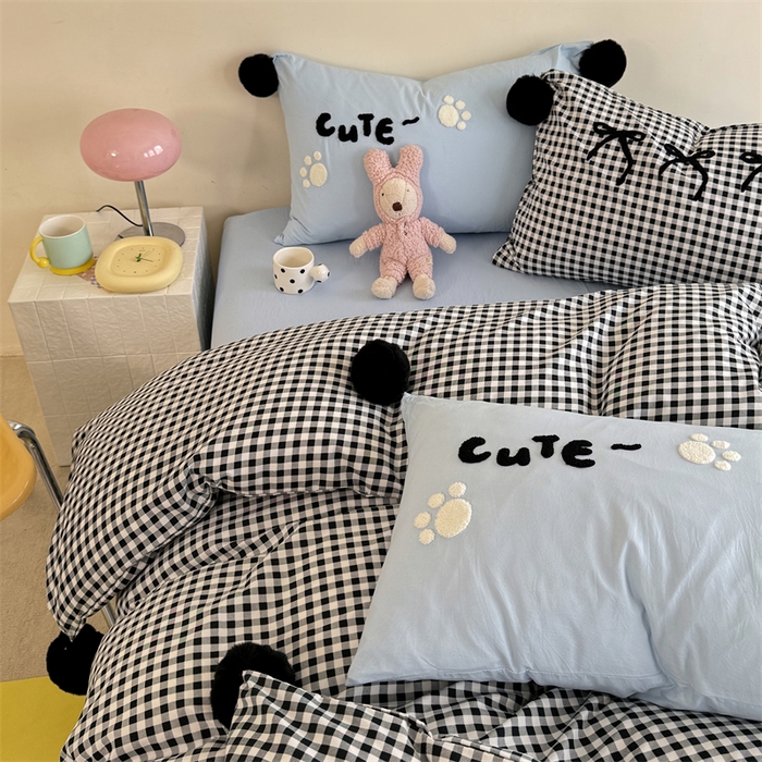 91家纺网 家纺一手货源 找家纺 多品家纺 2025新款ins奶油风刺绣枕套毛球款水洗棉四件套 卿本佳人