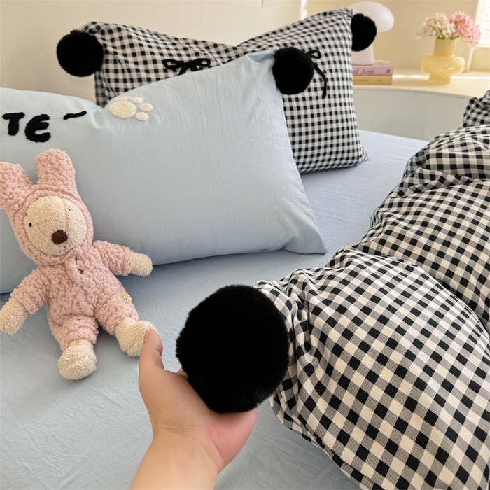 91家纺网 家纺一手货源 找家纺 多品家纺 2025新款ins奶油风刺绣枕套毛球款水洗棉四件套 卿本佳人