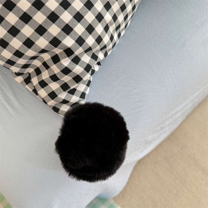 91家纺网 家纺一手货源 找家纺 多品家纺 2025新款ins奶油风刺绣枕套毛球款水洗棉四件套 卿本佳人