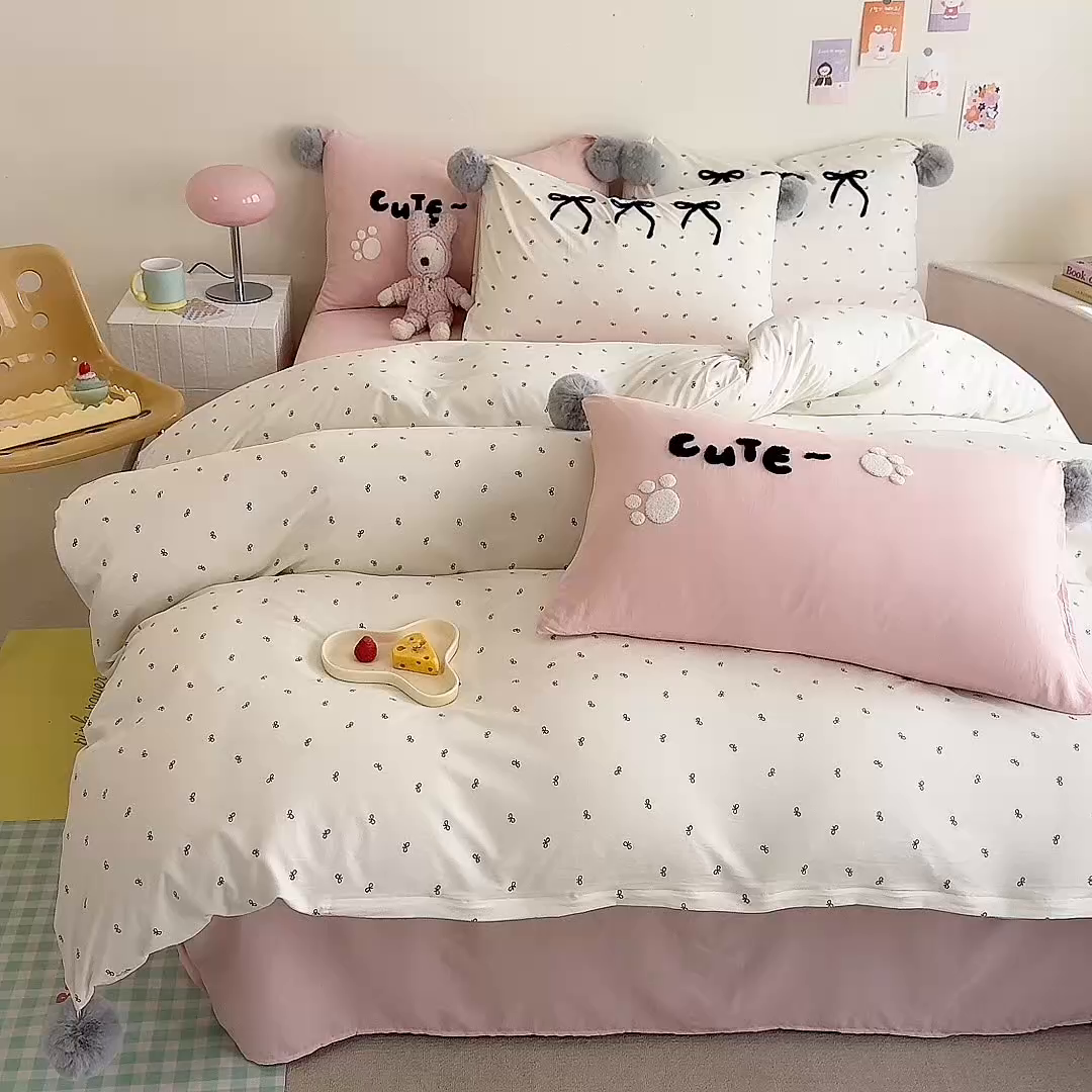 91家纺网 家纺一手货源 找家纺 多品家纺 2025新款ins奶油风刺绣枕套毛球款水洗棉四件套 梦幻甜心