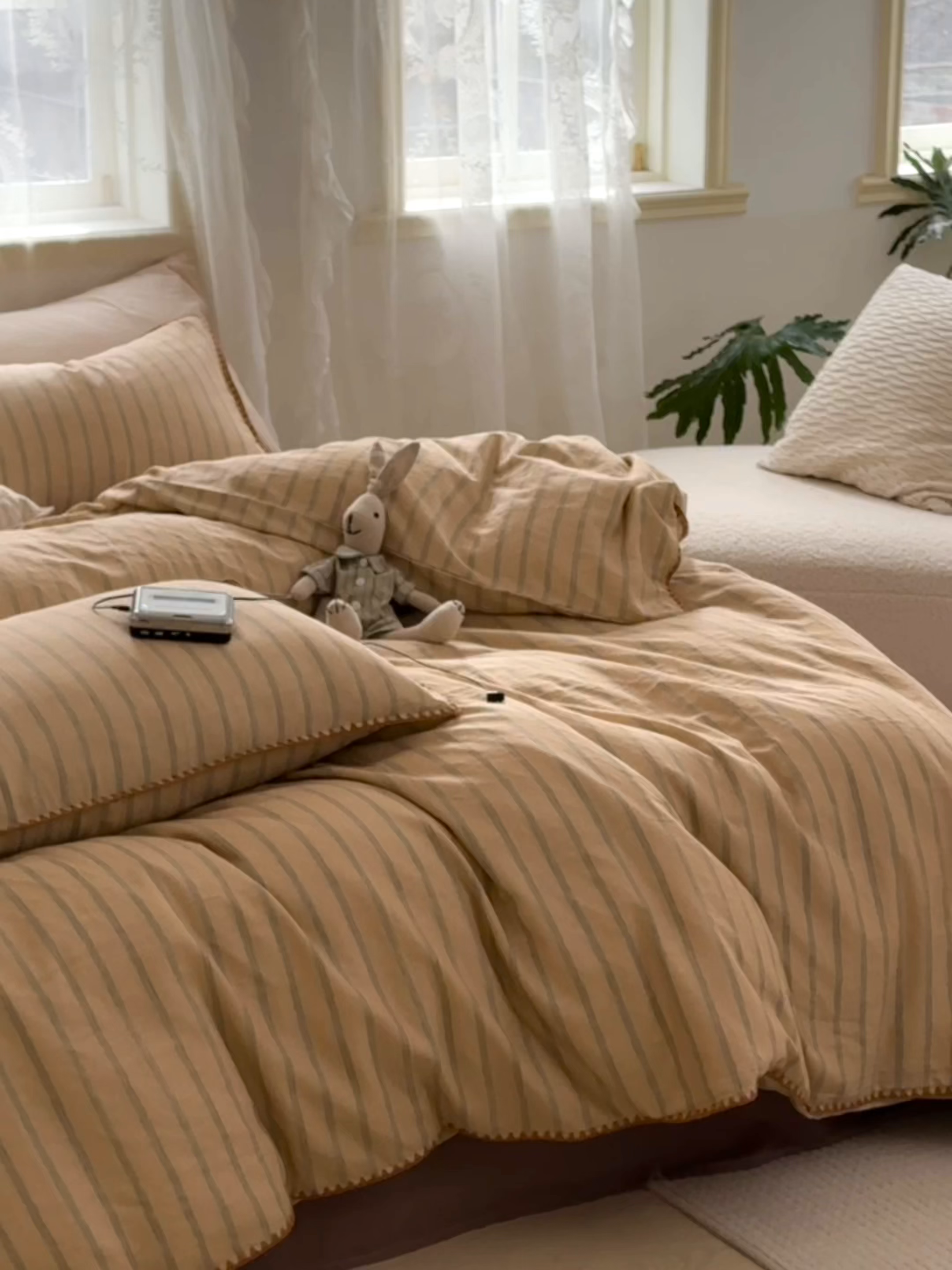 91家纺网 家纺一手货源 找家纺 洋铭区（原狠狠爱） 2025新款A类全棉双层纱四件套 优雅棕条