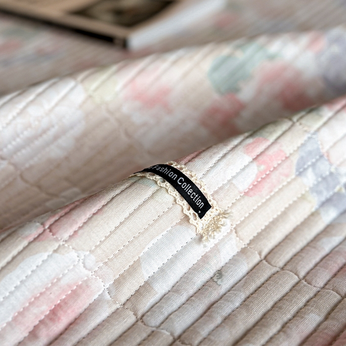 91家纺网 家纺一手货源 找家纺 （总）蓝邻家纺 2025春夏新款全棉纯棉双层纱织带款床盖-场景一