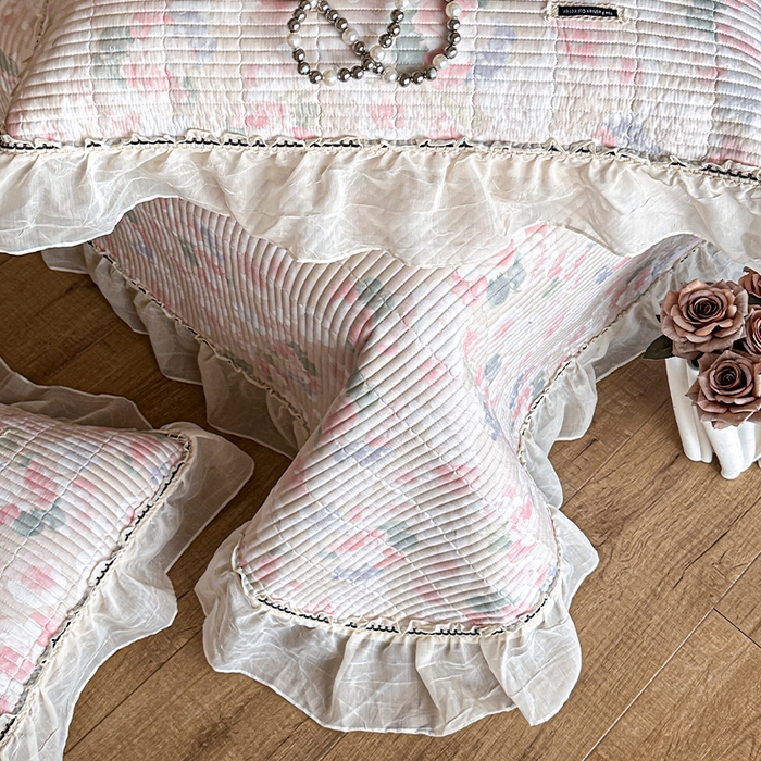 91家纺网 家纺一手货源 找家纺 蓝邻家纺 2025春夏新款全棉纯棉双层纱织带款床盖-场景一 床盖-潮汐月影