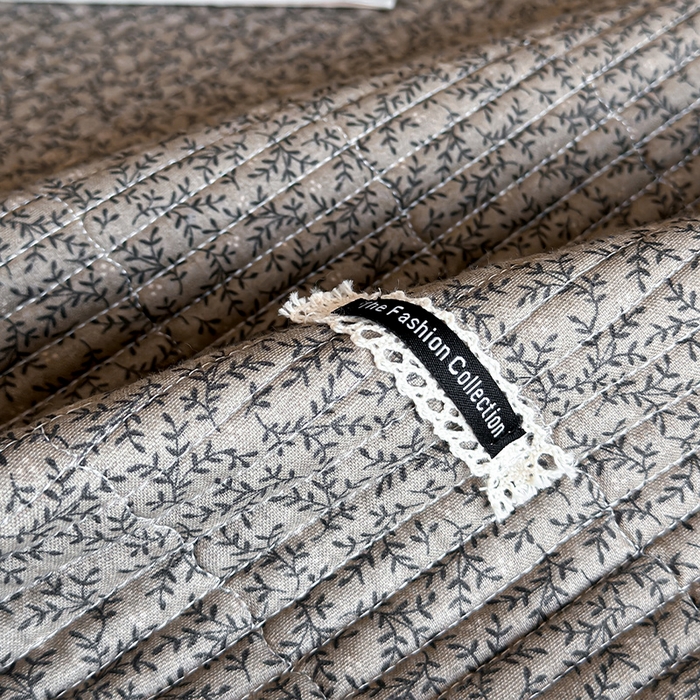 91家纺网 家纺一手货源 找家纺 蓝邻家纺 2025春夏新款全棉纯棉双层纱织带款床盖-场景一 床盖-春风细叶