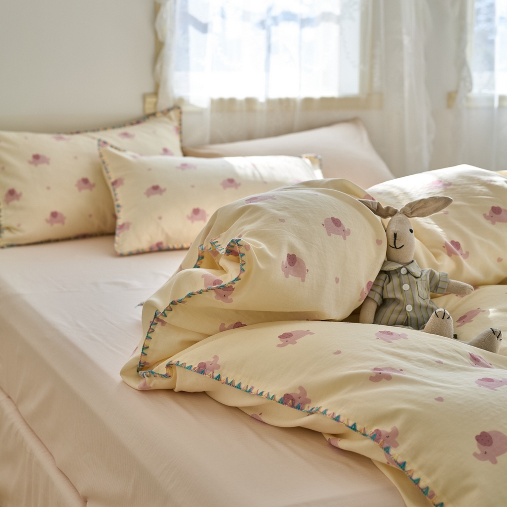 91家纺网 家纺一手货源 找家纺 洋铭区（原狠狠爱） 2025新款A类全棉双层纱四件套 粉嘟小象