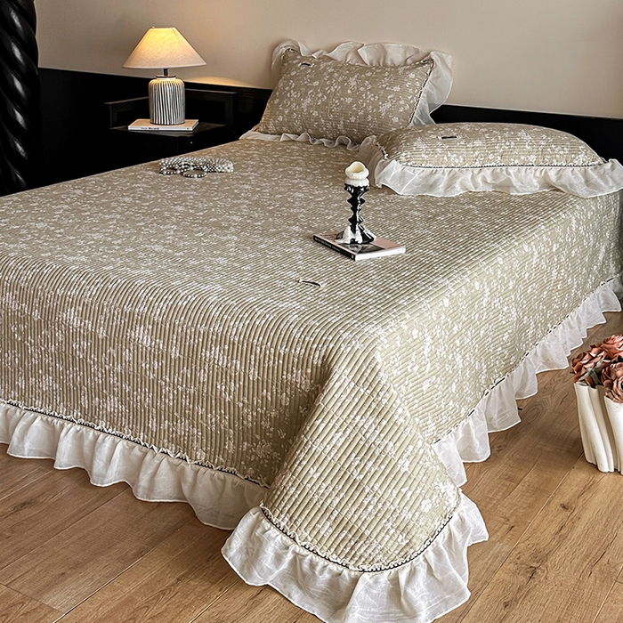 蓝邻家纺 2025春夏新款全棉纯棉双层纱织带款床盖-场景一 床盖-蝶影悠然