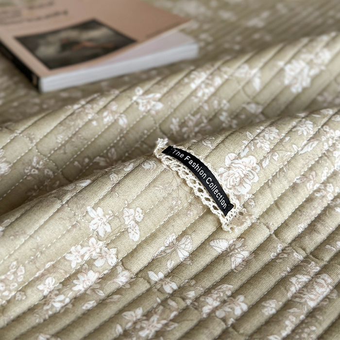 91家纺网 家纺一手货源 找家纺 蓝邻家纺 2025春夏新款全棉纯棉双层纱织带款床盖-场景一 床盖-蝶影悠然