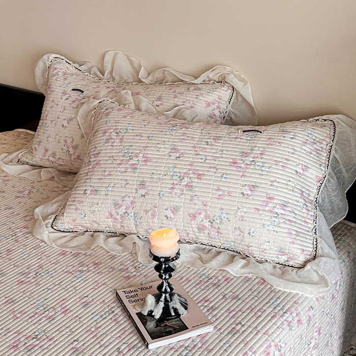 91家纺网 家纺一手货源 找家纺 蓝邻家纺 2025春夏新款全棉纯棉双层纱织带款床盖-场景一 床盖-暖暖花香-黄