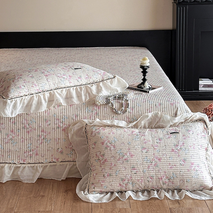 91家纺网 家纺一手货源 找家纺 蓝邻家纺 2025春夏新款全棉纯棉双层纱织带款床盖-场景一 床盖-暖暖花香-黄