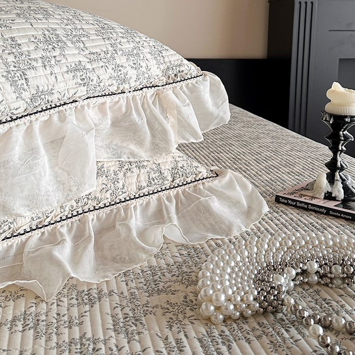 91家纺网 家纺一手货源 找家纺 蓝邻家纺 2025春夏新款全棉纯棉双层纱织带款床盖-场景一 床盖-瑞莎-深灰