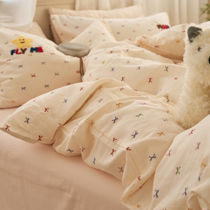 91家纺网 家纺一手货源 找家纺 洋铭区（原狠狠爱） 2025新款A类全棉双层纱毛巾绣四件套 魔法女孩