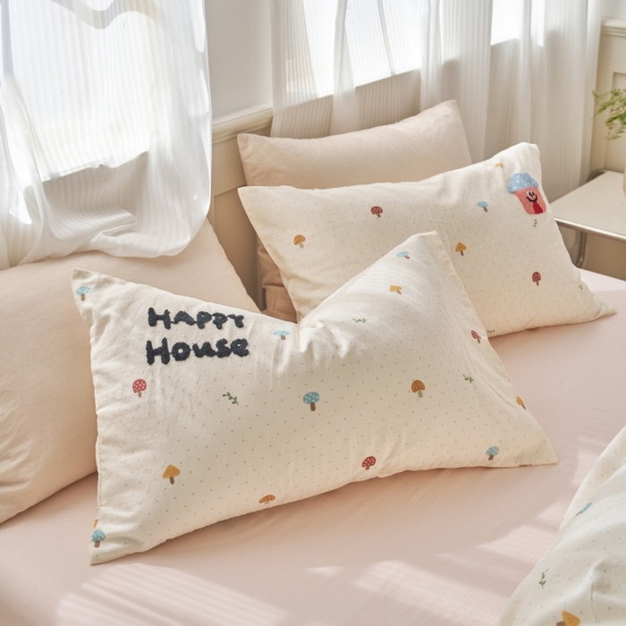 91家纺网 家纺一手货源 找家纺 洋铭区（原狠狠爱） 2025新款A类全棉双层纱毛巾绣四件套 快乐小屋