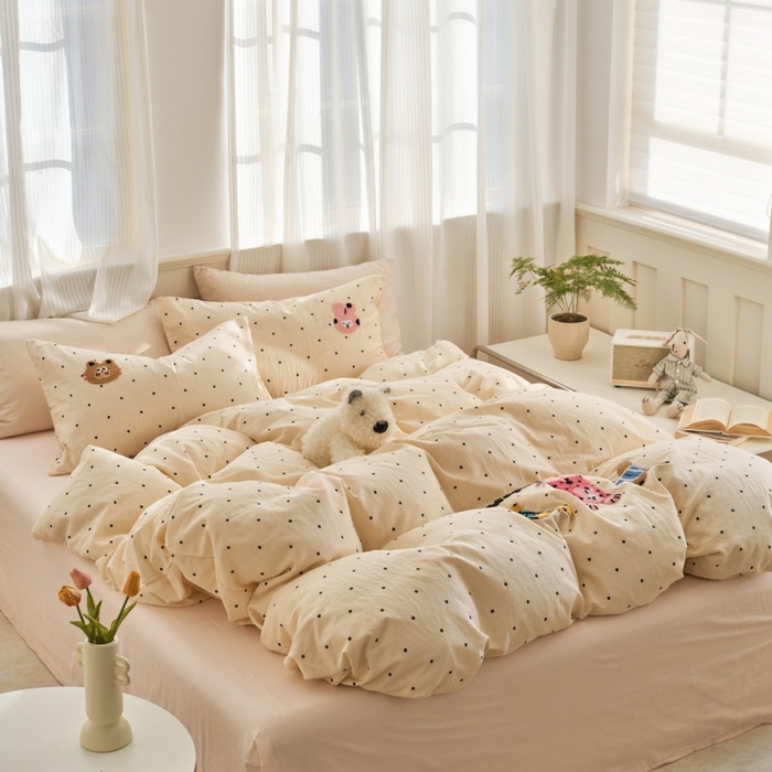 91家纺网 家纺一手货源 找家纺 洋铭区（原狠狠爱） 2025新款A类全棉双层纱毛巾绣四件套 三只小趴猫