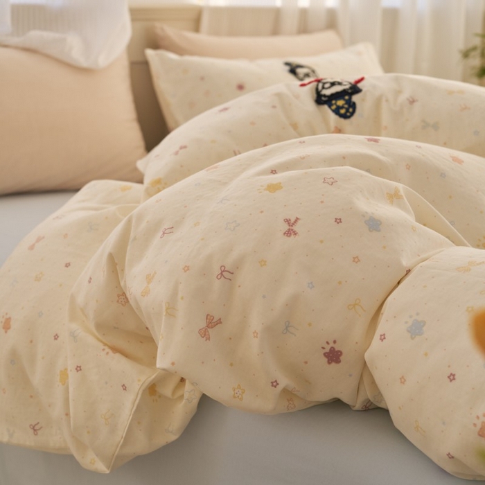 91家纺网 家纺一手货源 找家纺 洋铭区（原狠狠爱） 2025新款A类全棉双层纱毛巾绣四件套 开心魔法