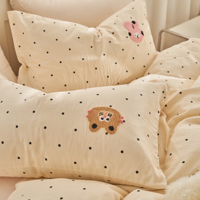 91家纺网 家纺一手货源 找家纺 洋铭区（原狠狠爱） 2025新款A类全棉双层纱毛巾绣四件套 三只小趴猫