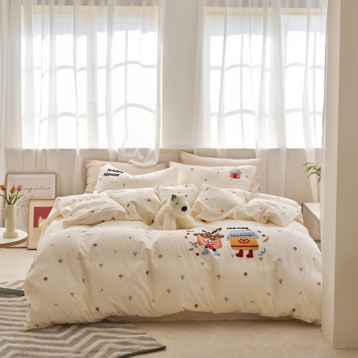 91家纺网 家纺一手货源 找家纺 洋铭区（原狠狠爱） 2025新款A类全棉双层纱毛巾绣四件套 快乐小屋