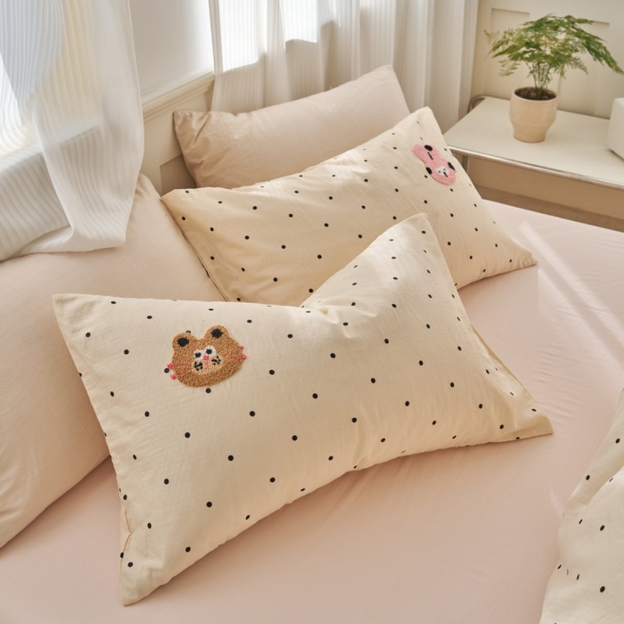 91家纺网 家纺一手货源 找家纺 洋铭区（原狠狠爱） 2025新款A类全棉双层纱毛巾绣四件套 三只小趴猫