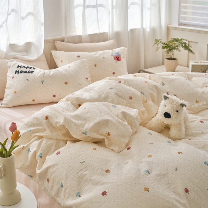 91家纺网 家纺一手货源 找家纺 洋铭区（原狠狠爱） 2025新款A类全棉双层纱毛巾绣四件套 快乐小屋