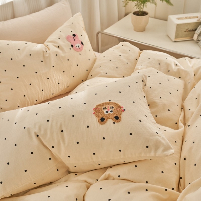 91家纺网 家纺一手货源 找家纺 洋铭区（原狠狠爱） 2025新款A类全棉双层纱毛巾绣四件套 三只小趴猫