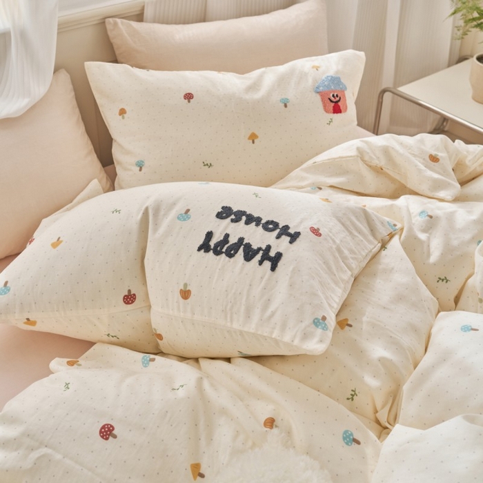 91家纺网 家纺一手货源 找家纺 洋铭区（原狠狠爱） 2025新款A类全棉双层纱毛巾绣四件套 快乐小屋