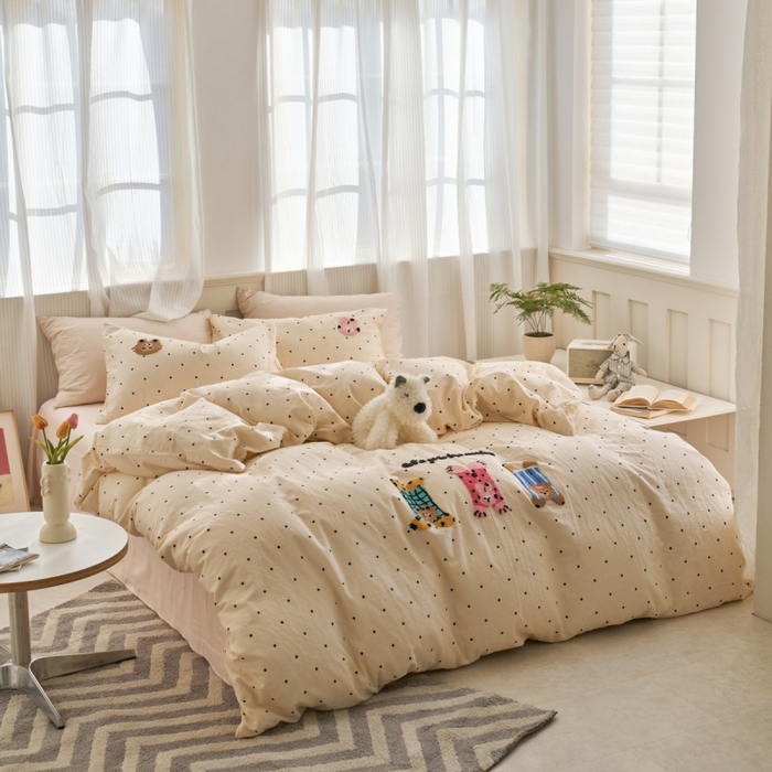 91家纺网 家纺一手货源 找家纺 洋铭区（原狠狠爱） 2025新款A类全棉双层纱毛巾绣四件套 三只小趴猫